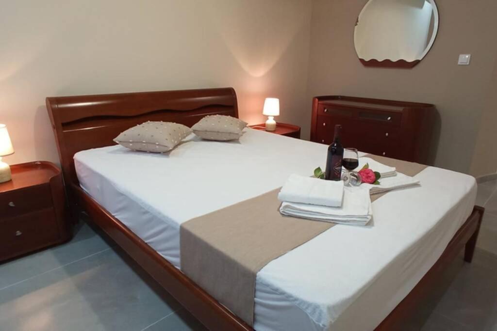 Aretousa - Center Luxury Suites 1 Nea Peramos  Exterior photo